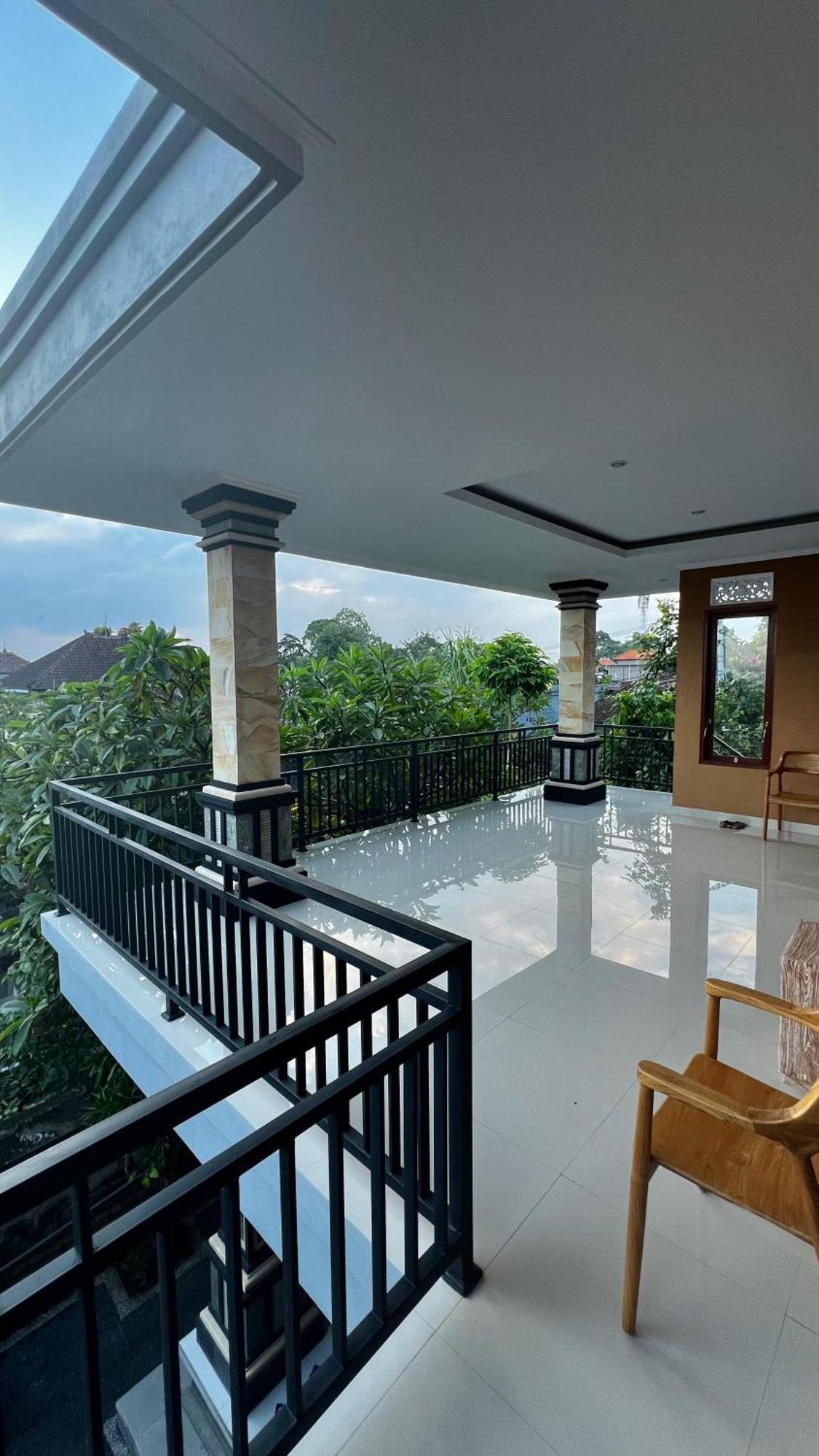 Privatunterkunft Tirta Kemala House *